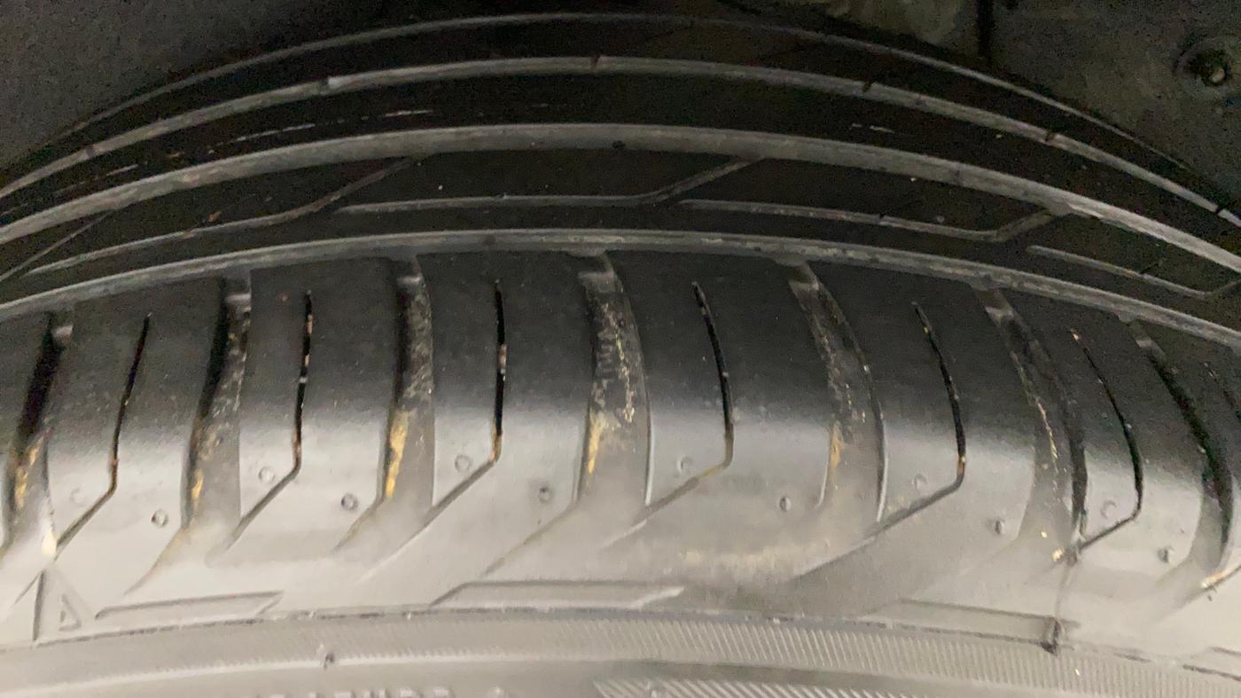 2018 Hyundai Tucson GLS 2WD AT PETROL, Petrol, Automatic, 66,873 km, Left Rear Tyre Tread