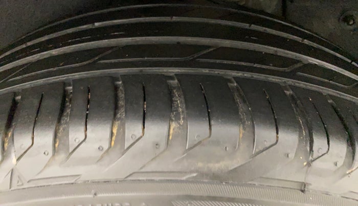 2018 Hyundai Tucson GLS 2WD AT PETROL, Petrol, Automatic, 66,873 km, Left Rear Tyre Tread