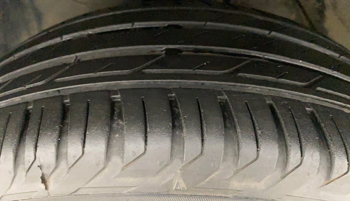 2018 Hyundai Tucson GLS 2WD AT PETROL, Petrol, Automatic, 66,873 km, Left Front Tyre Tread