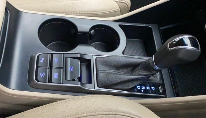 2018 Hyundai Tucson GLS 2WD AT PETROL, Petrol, Automatic, 66,873 km, Gear Lever