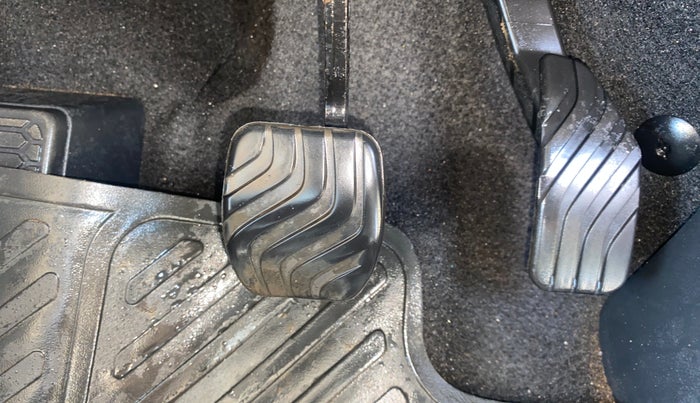 2022 Nissan MAGNITE XV TURBO CVT, Petrol, Automatic, 27,479 km, Pedals