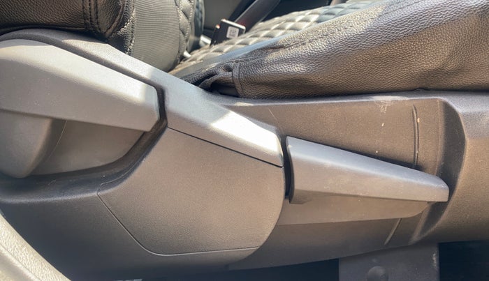 2022 Nissan MAGNITE XV TURBO CVT, Petrol, Automatic, 27,479 km, Driver Side Adjustment Panel