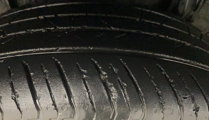 2022 Nissan MAGNITE XV TURBO CVT, Petrol, Automatic, 27,479 km, Right Rear Tyre Tread