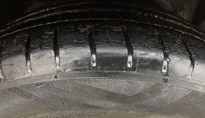 2020 Ford Figo Aspire TITANIUM PLUS 1.2 PETROL, Petrol, Manual, 30,883 km, Right Front Tyre Tread