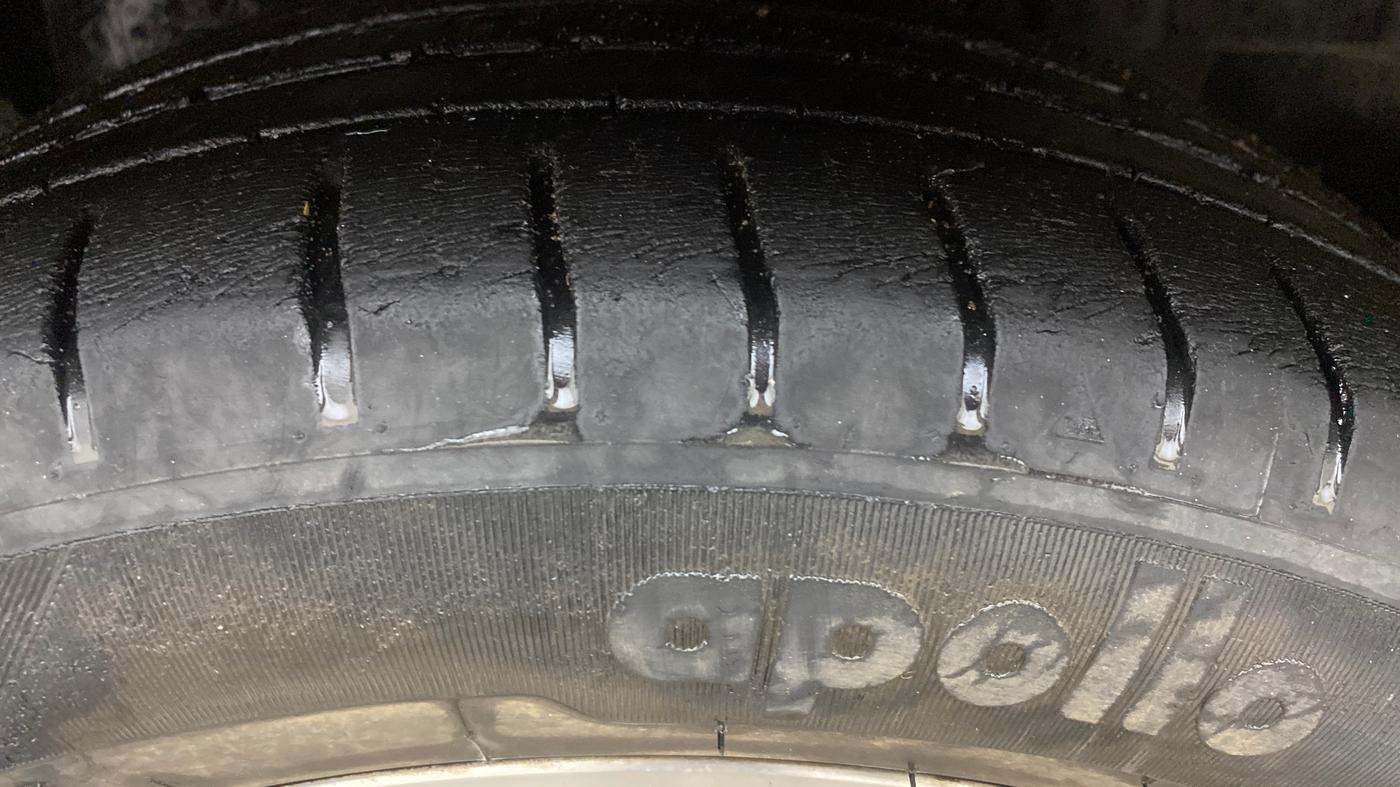 2020 Ford Figo Aspire TITANIUM PLUS 1.2 PETROL, Petrol, Manual, 30,945 km, Left Front Tyre Tread