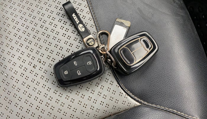 2023 Tata TIGOR XZ CNG, CNG, Manual, 84,063 km, Key Close Up