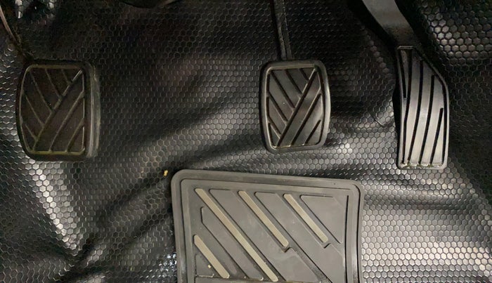 2015 Maruti Ritz VXI, Petrol, Manual, 62,940 km, Pedals