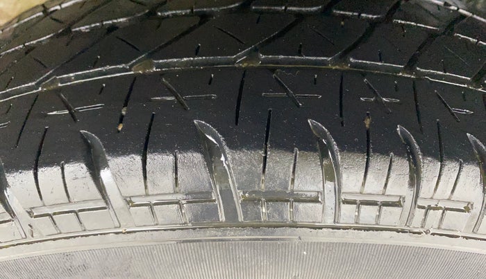 2015 Maruti Ritz VXI, Petrol, Manual, 62,940 km, Left Rear Tyre Tread