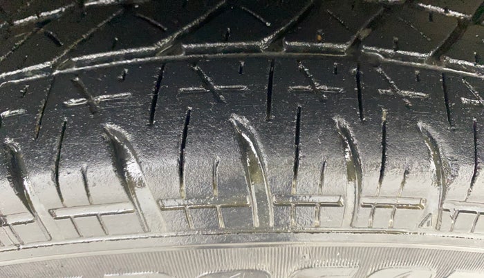 2015 Maruti Ritz VXI, Petrol, Manual, 62,940 km, Right Front Tyre Tread