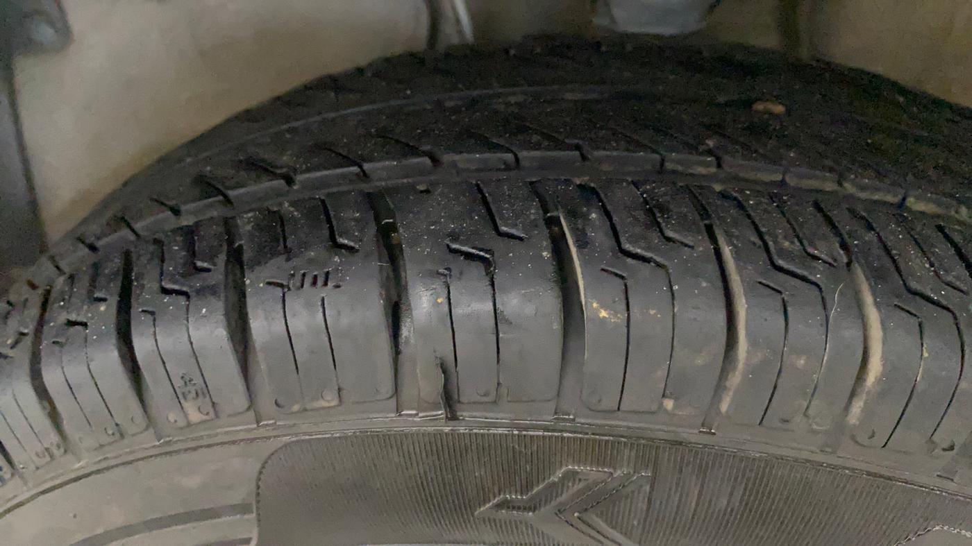 2022 Maruti Alto VXI, Petrol, Manual, 38,280 km, Left Front Tyre Tread