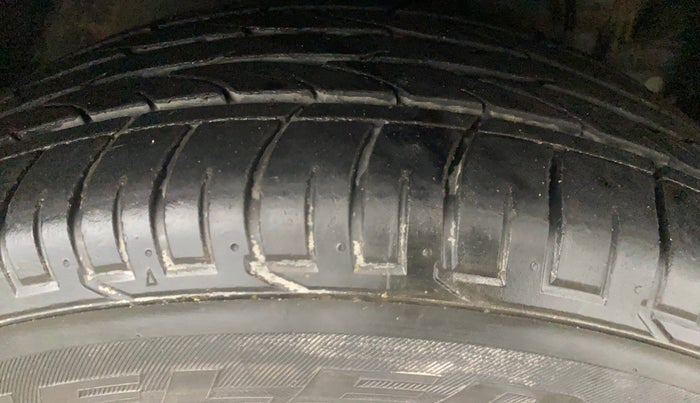 2022 Mahindra XUV300 W6 1.2 PETROL, Petrol, Manual, 18,846 km, Right Front Tyre Tread