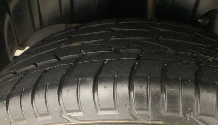 2022 Mahindra XUV300 W6 1.2 PETROL, Petrol, Manual, 18,846 km, Right Rear Tyre Tread