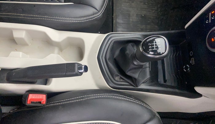2022 Mahindra XUV300 W6 1.2 PETROL, Petrol, Manual, 18,846 km, Gear Lever