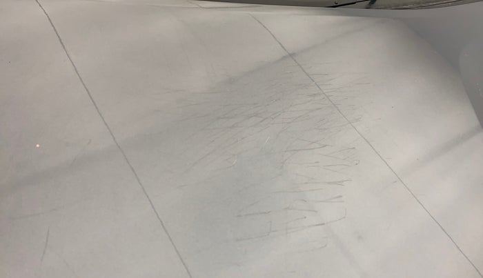 2022 Mahindra XUV300 W6 1.2 PETROL, Petrol, Manual, 18,846 km, Bonnet (hood) - Minor scratches