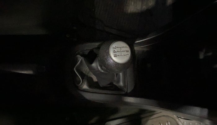 2016 Maruti Swift LXI (O), Petrol, Manual, 67,639 km, Gear Lever