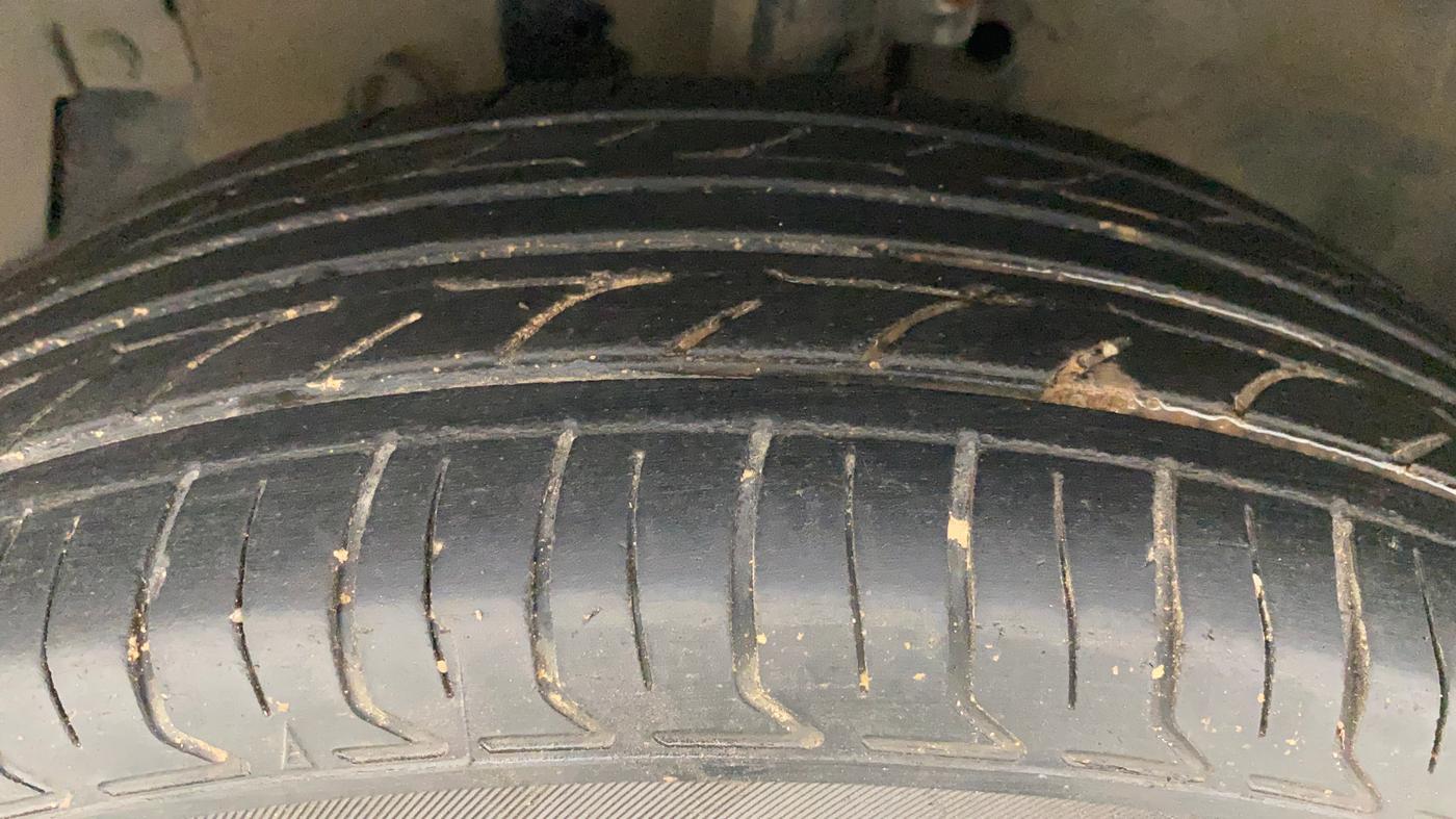 2012 Maruti Swift VDI, Diesel, Manual, 97,516 km, Left Front Tyre Tread