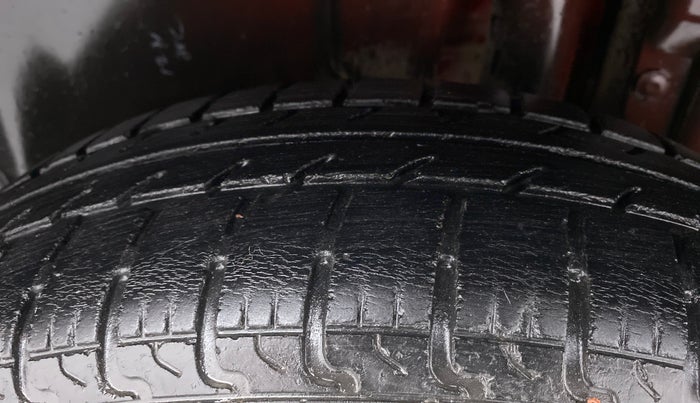 2015 Maruti Swift VXI D, Petrol, Manual, 44,907 km, Left Rear Tyre Tread