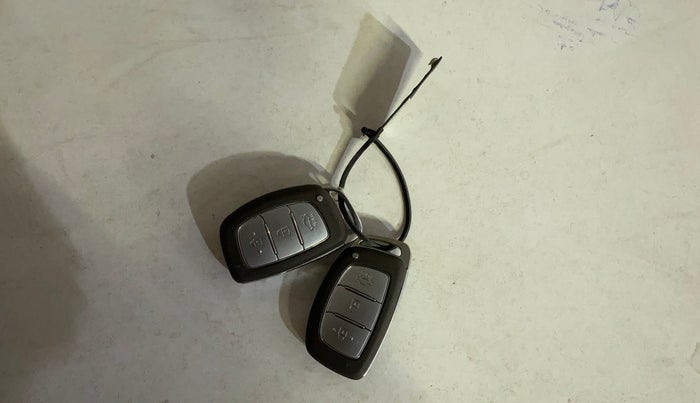 2023 Hyundai AURA SX 1.2 CNG, CNG, Manual, 78,017 km, Key Close Up