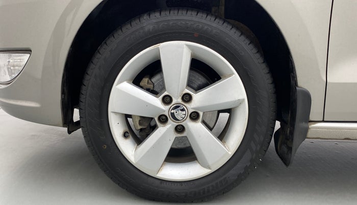 2016 Skoda Rapid 1.6 MPI STYLE PLUS AT, Petrol, Automatic, 16,601 km, Left Front Wheel