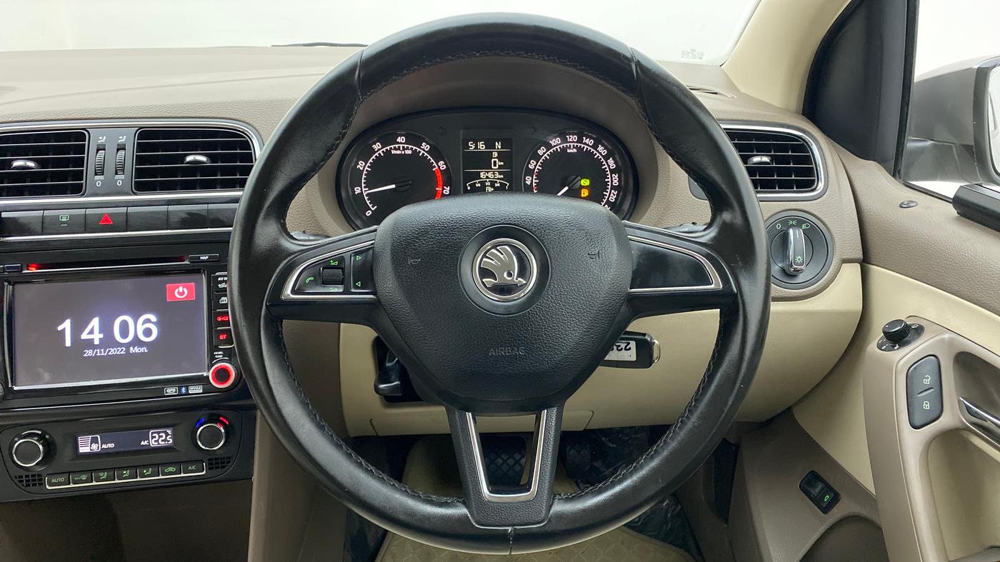 2016 Skoda Rapid 1.6 MPI STYLE PLUS AT, Petrol, Automatic, 16,601 km, Steering Wheel Close Up