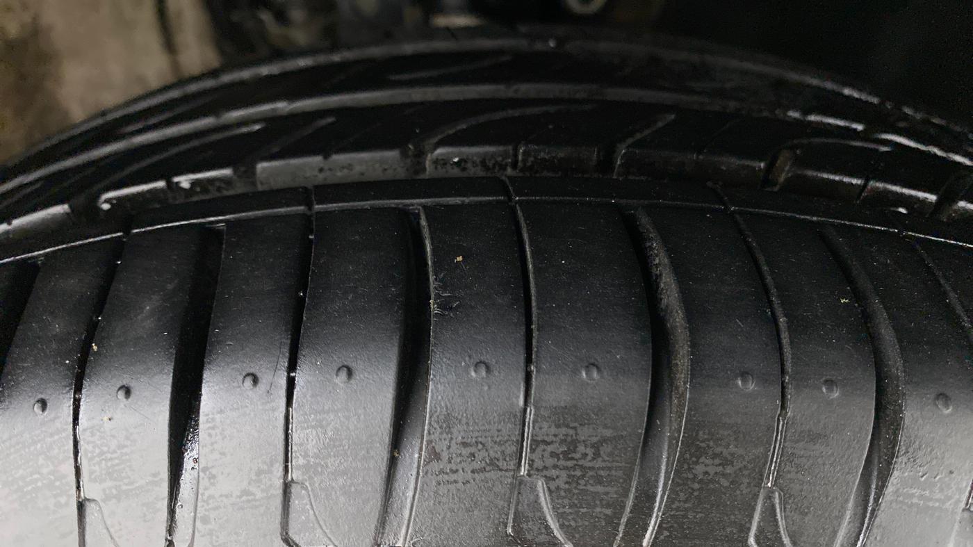 2016 Skoda Rapid 1.6 MPI STYLE PLUS AT, Petrol, Automatic, 16,601 km, Right Front Tyre Tread