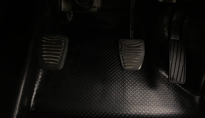 2019 Mahindra MARAZZO M2 8 STR, Diesel, Manual, 26,273 km, Pedals