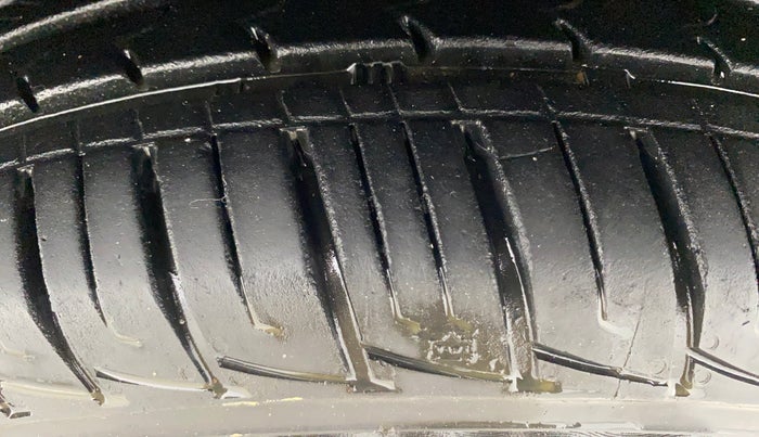 2019 Mahindra MARAZZO M2 8 STR, Diesel, Manual, 26,273 km, Left Front Tyre Tread