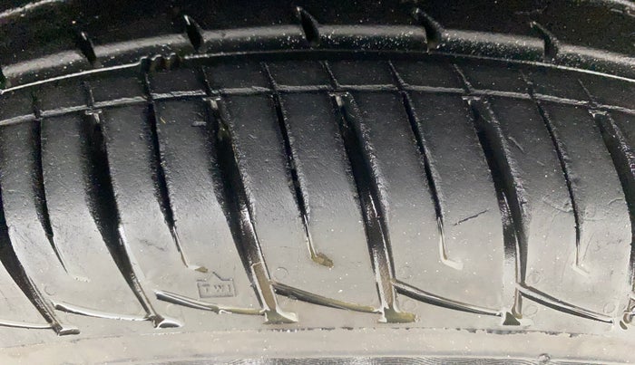 2019 Mahindra MARAZZO M2 8 STR, Diesel, Manual, 26,273 km, Right Front Tyre Tread