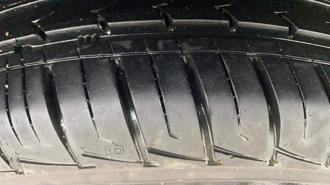 2019 Mahindra MARAZZO M2 8 STR, Diesel, Manual, 26,342 km, Right Rear Tyre Tread