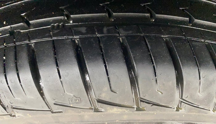 2019 Mahindra MARAZZO M2 8 STR, Diesel, Manual, 26,273 km, Right Rear Tyre Tread