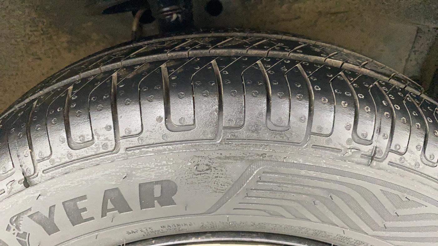2009 Maruti Swift Dzire VXI 1.3, Petrol, Manual, 28,649 km, Right Front Tyre Tread