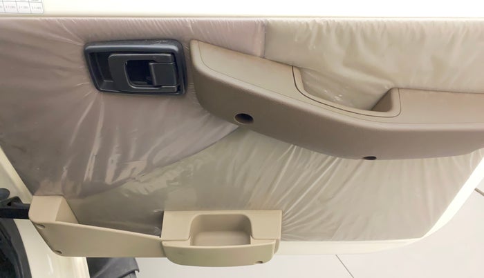 2022 Mahindra Bolero B6 (O), Diesel, Manual, 16,333 km, Driver Side Door Panels Control