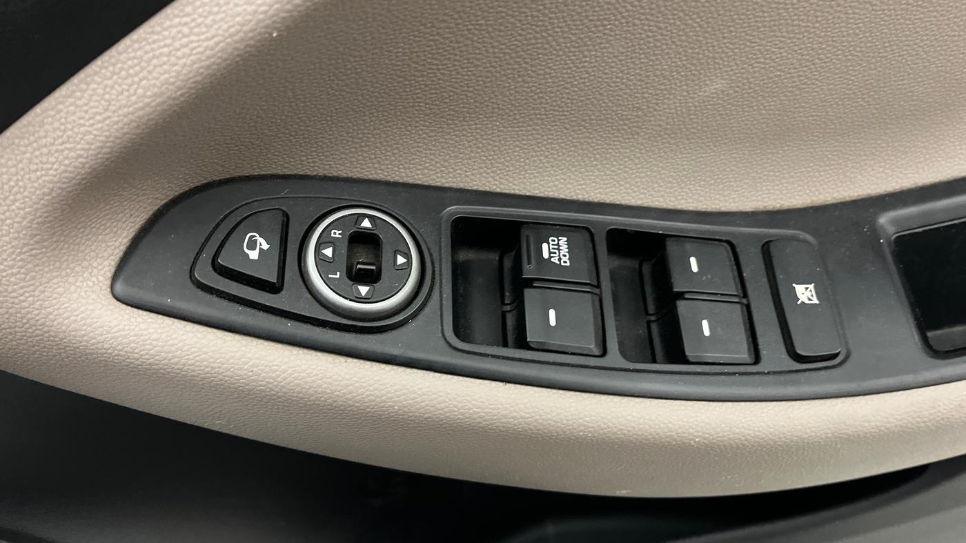 2019 Hyundai Elite i20 SPORTZ PLUS 1.2, Petrol, Manual, 84,749 km, Driver Side Door Panels Control