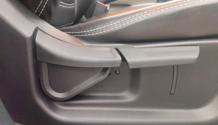 2022 KIA SONET HTX 1.0 IMT, Petrol, Manual, 17,963 km, Driver Side Adjustment Panel