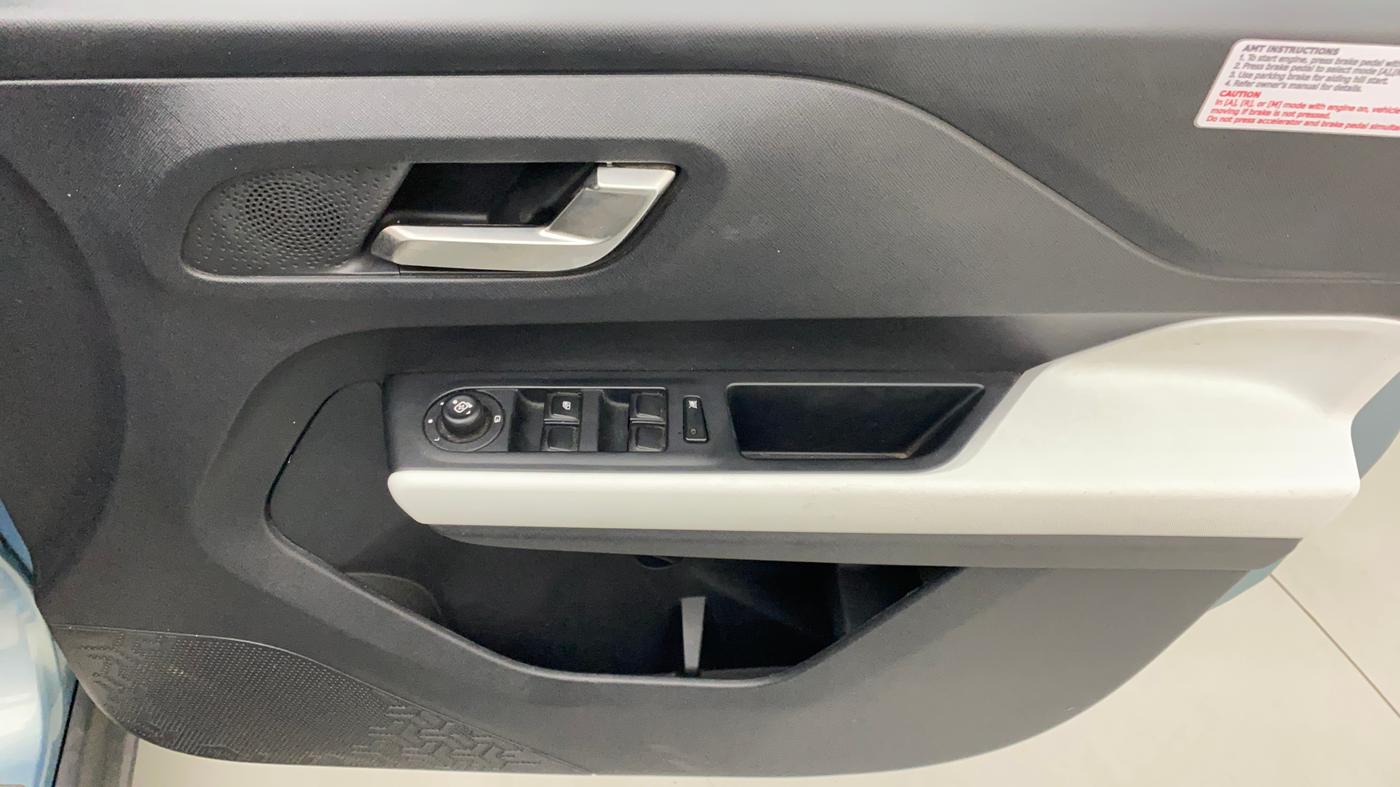 2022 Tata PUNCH CREATIVE  AMT, Petrol, Automatic, 21,030 km, Driver Side Door Panels Control