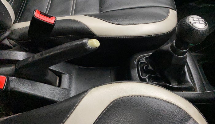 2017 Maruti Swift VXI, Petrol, Manual, 1,17,276 km, Gear Lever