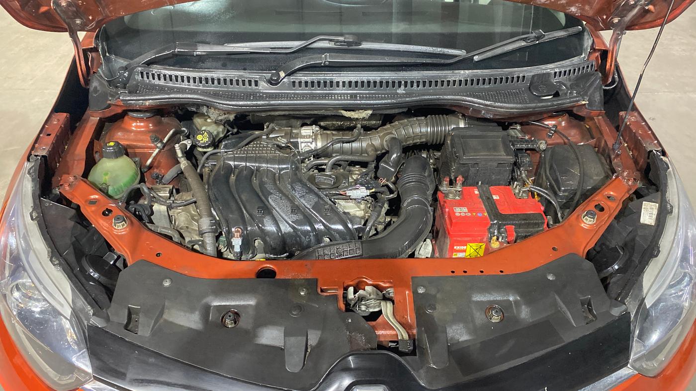 2017 Renault Captur RXT PETROL, Petrol, Manual, 1,19,618 km, Engine View