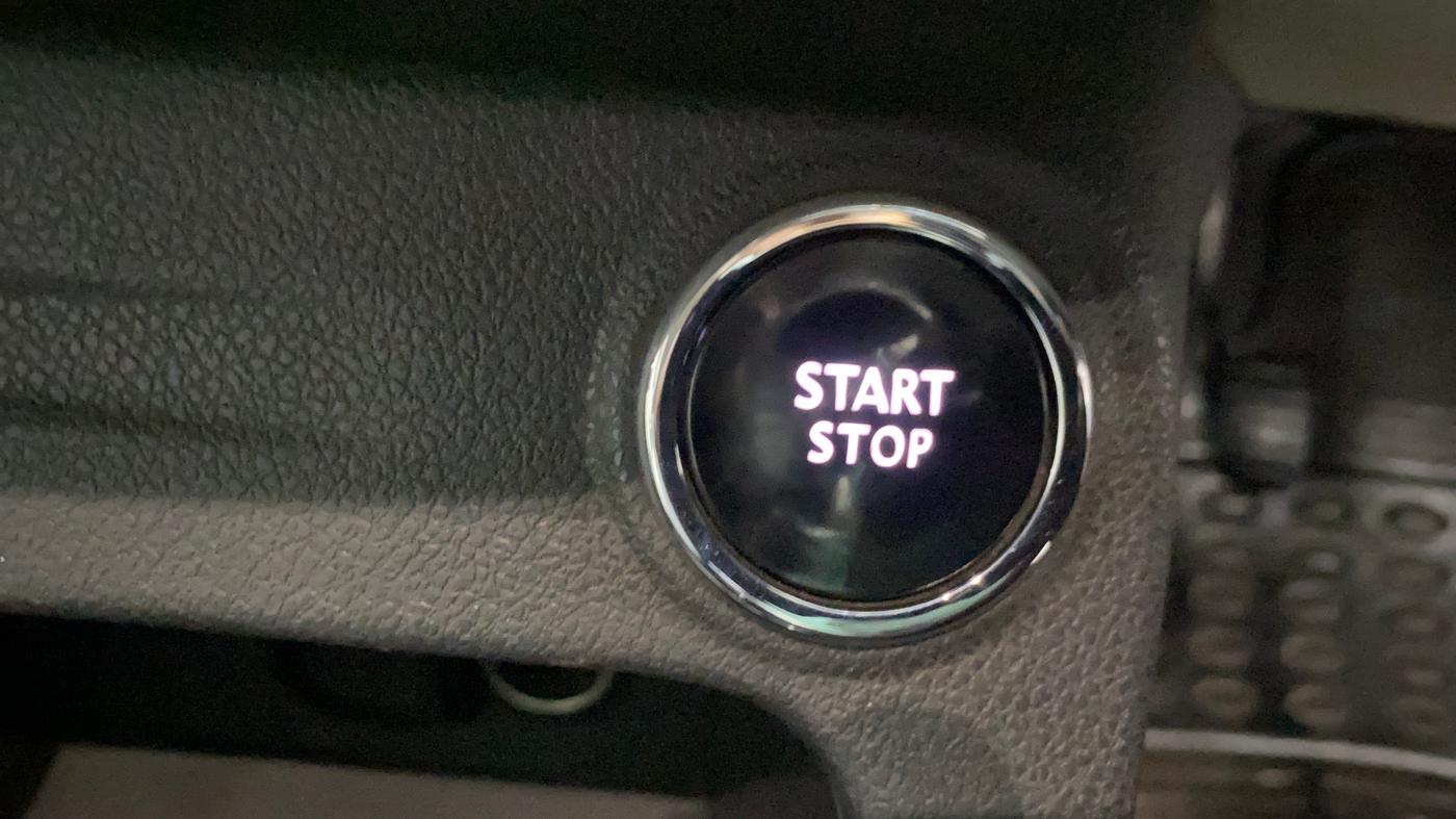 2017 Renault Captur RXT PETROL, Petrol, Manual, 1,19,618 km, Keyless Start/ Stop Button