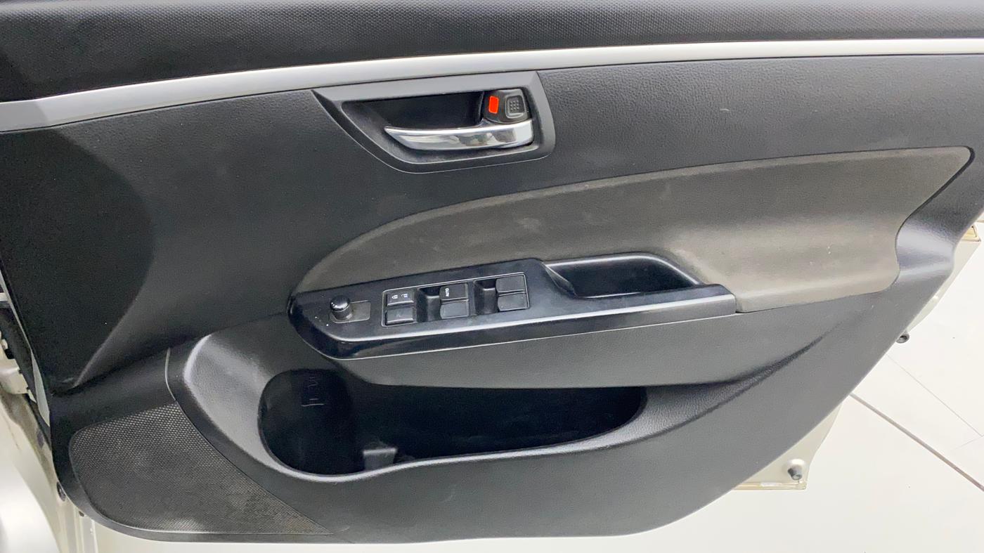 2011 Maruti Swift VXI, Petrol, Manual, 1,05,833 km, Driver Side Door Panels Control