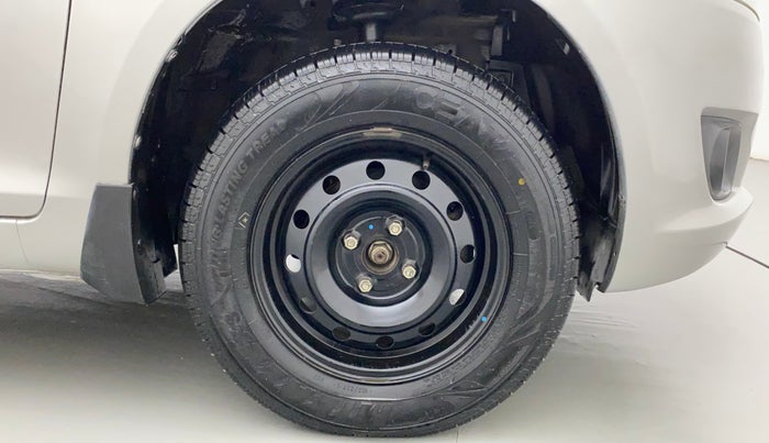 2011 Maruti Swift VXI, Petrol, Manual, 1,05,833 km, Right Front Wheel