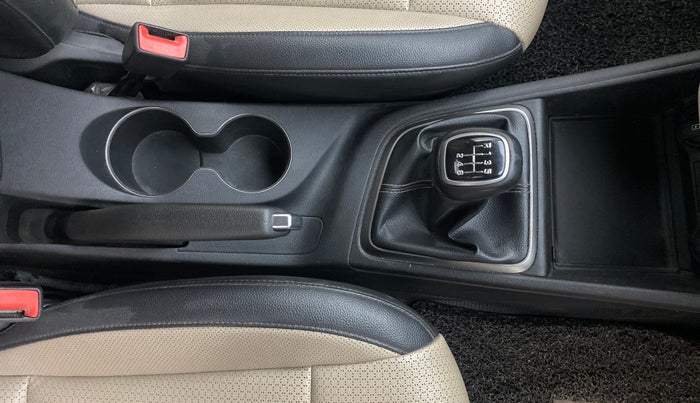 2018 Hyundai Verna 1.6 VTVT SX O, Petrol, Manual, 57,585 km, Gear Lever