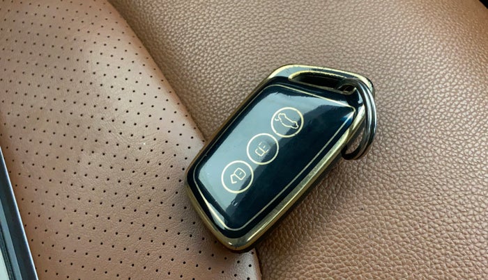 2022 MG HECTOR PLUS SHARP 1.5 PETROL TURBO CVT 6-STR, Petrol, Automatic, 79,226 km, Key Close Up