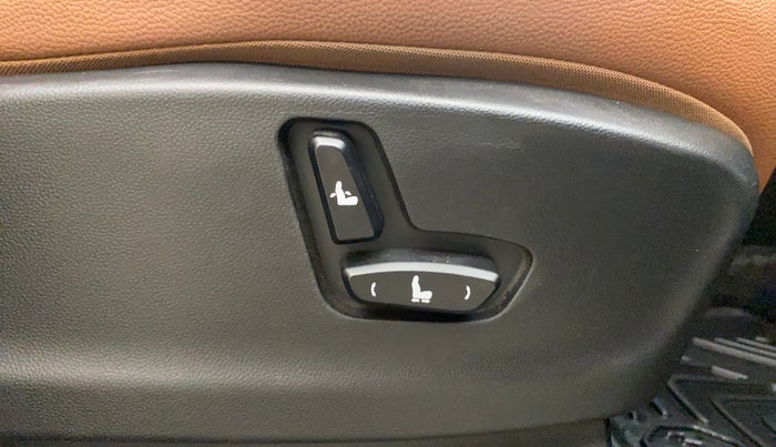 2022 MG HECTOR PLUS SHARP 1.5 PETROL TURBO CVT 6-STR, Petrol, Automatic, 79,226 km, Driver Side Adjustment Panel