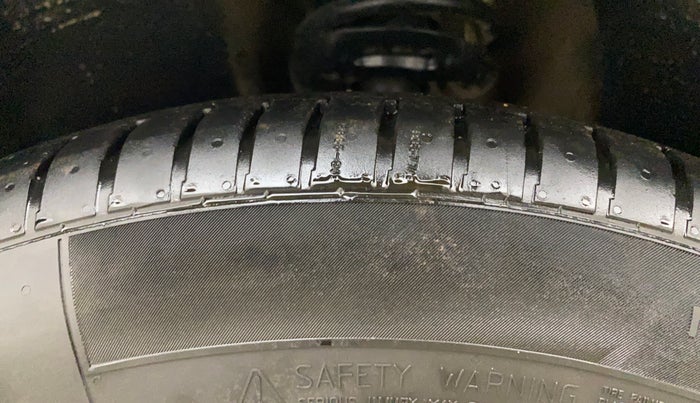 2022 MG HECTOR PLUS SHARP 1.5 PETROL TURBO CVT 6-STR, Petrol, Automatic, 79,226 km, Left Front Tyre Tread