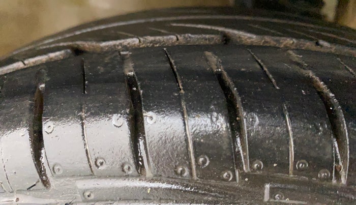 2012 Maruti Alto 800 LXI, Petrol, Manual, 63,962 km, Left Front Tyre Tread