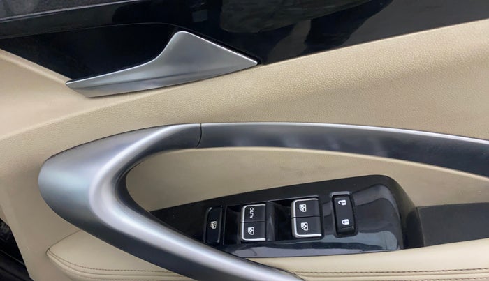 2021 MG HECTOR SHARP 1.5 PETROL CVT, Petrol, Automatic, 53,538 km, Driver Side Door Panels Control