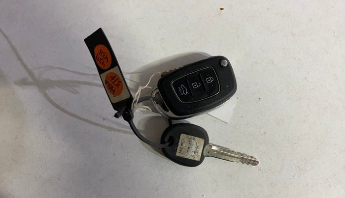 2023 Hyundai GRAND I10 NIOS ERA 1.2 KAPPA VTVT, Petrol, Manual, 52,609 km, Key Close Up