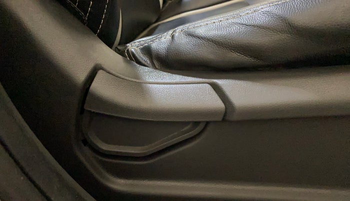 2023 Hyundai GRAND I10 NIOS ERA 1.2 KAPPA VTVT, Petrol, Manual, 52,609 km, Driver Side Adjustment Panel