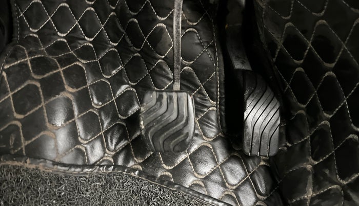 2022 Nissan MAGNITE XV TURBO CVT, Petrol, Automatic, 20,805 km, Pedals