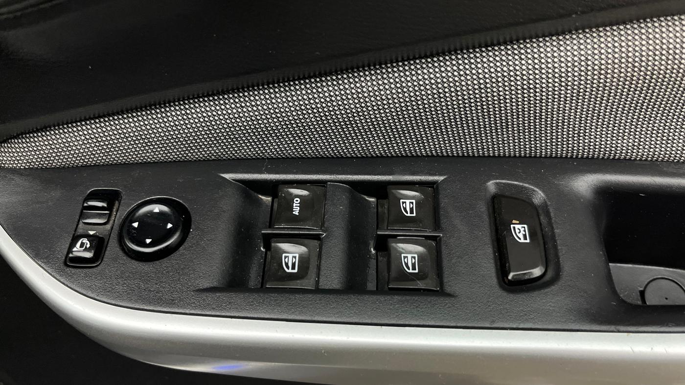 2022 Nissan MAGNITE XV TURBO CVT, Petrol, Automatic, 20,763 km, Driver Side Door Panels Control